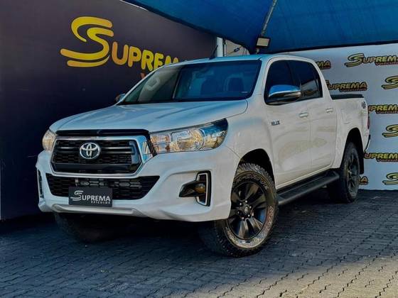 TOYOTA HILUX 2.8 SR 4X4 CD 16V DIESEL 4P AUTOMÁTICO TOYOTA HILUX 2.8 SR 4X4 CD 16V DIESEL 4P AUTOMÁTICO